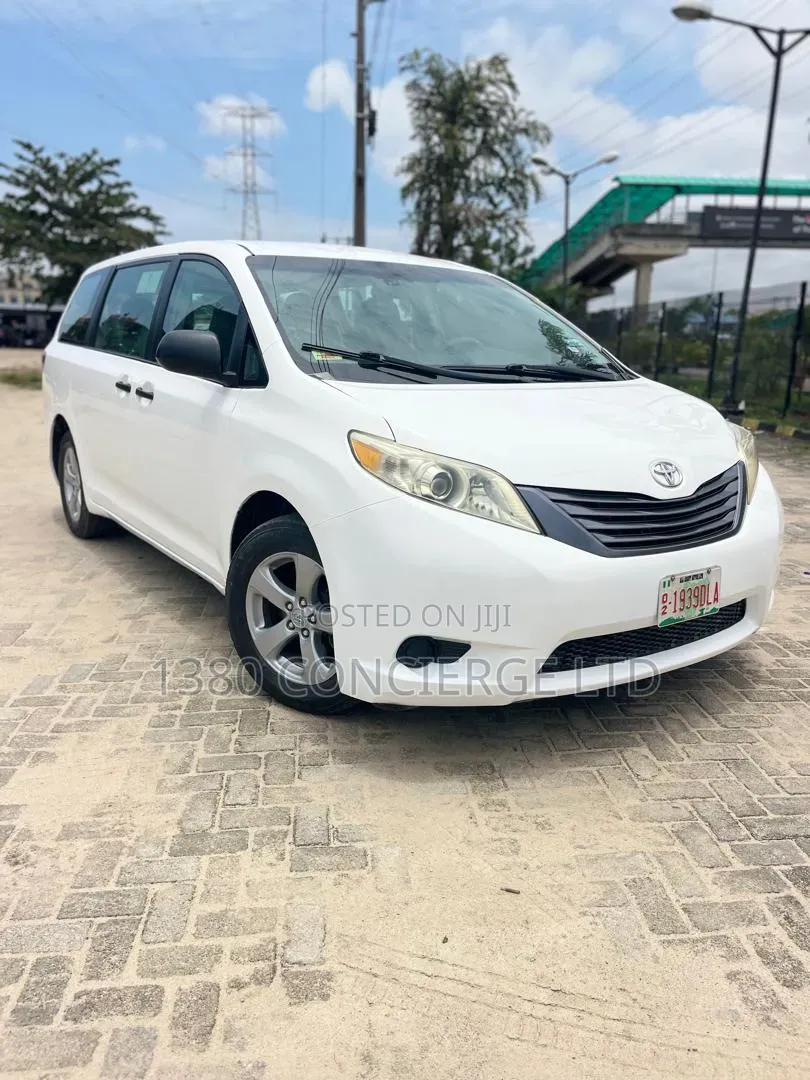 Toyota Sienna 2011 White