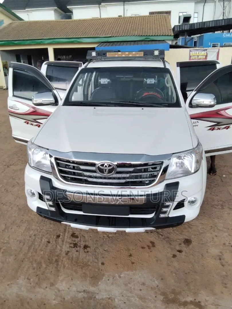 Toyota Hilux 2014 White