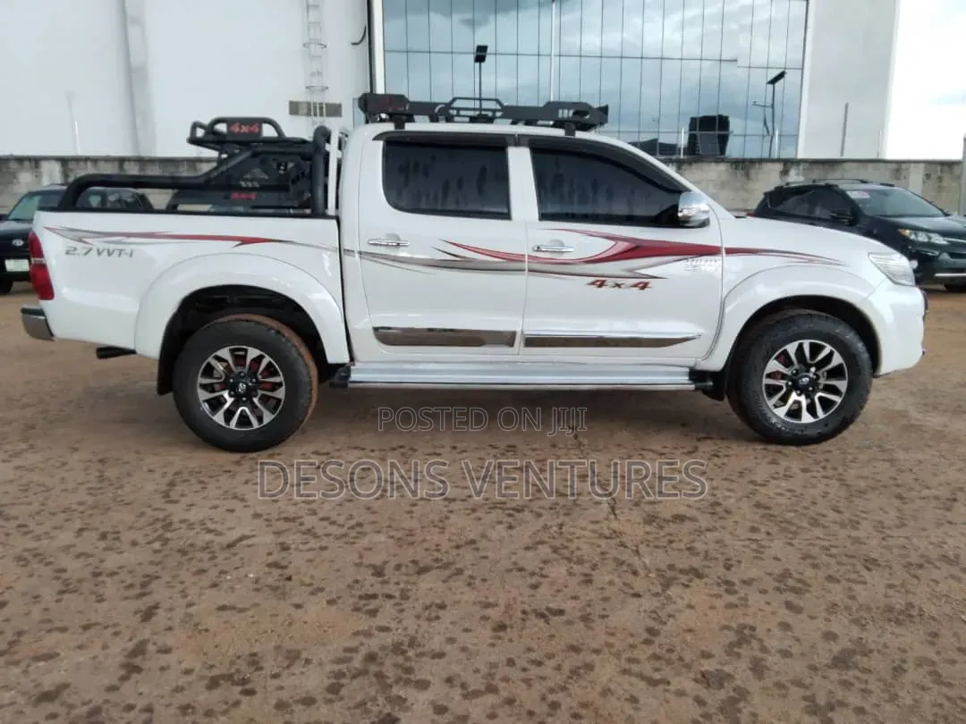 Toyota Hilux 2014 White