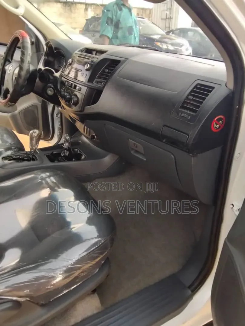 Toyota Hilux 2014 White
