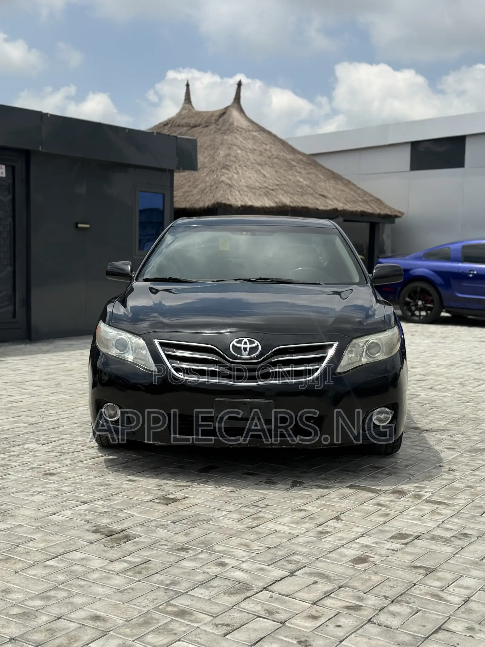 Toyota Camry XLE 4dr Sedan (2.5L 4cyl 6A) 2011 Gray