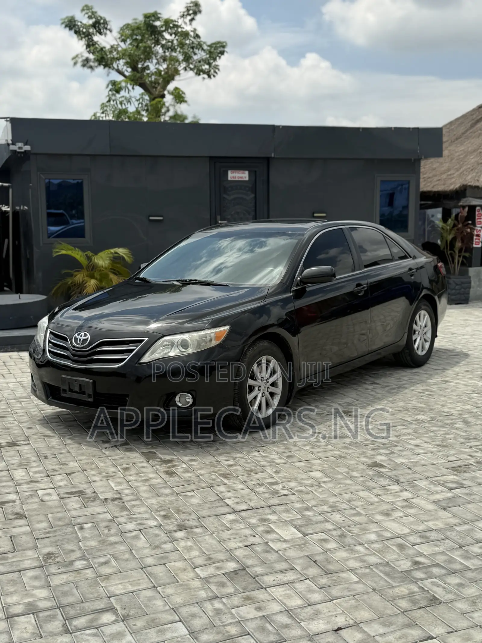 Toyota Camry XLE 4dr Sedan (2.5L 4cyl 6A) 2011 Gray