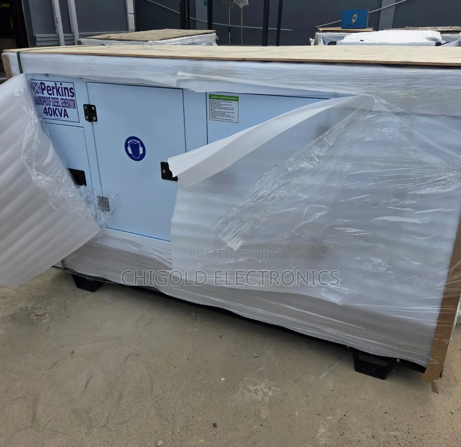 Diesel Generator Soundproof Perkins 40 kVA 100% Cover Coin