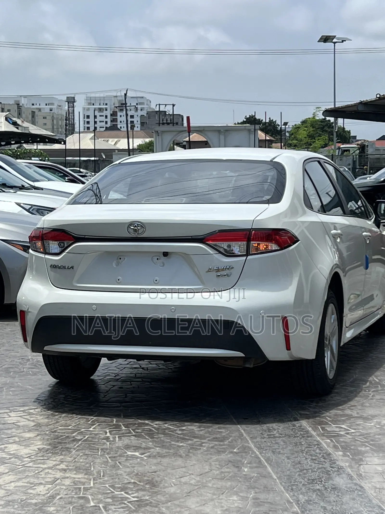 Toyota Corolla L (1.8L 4cyl 2A) 2019 White