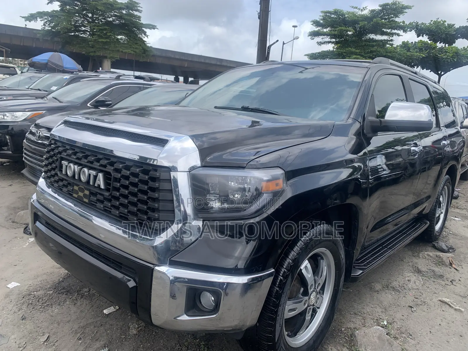 Toyota Sequoia Platinum 4dr SUV 4WD (5.7L 8cyl 6A) 2015 Black