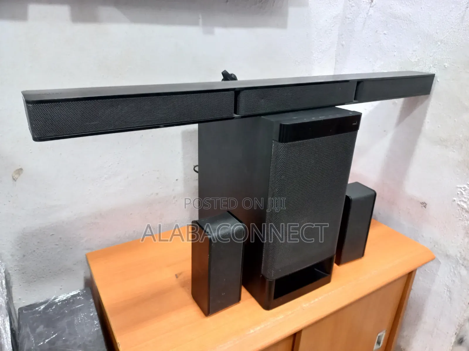 600w Sony Soundbar RT3 With Its Full Speaker Set