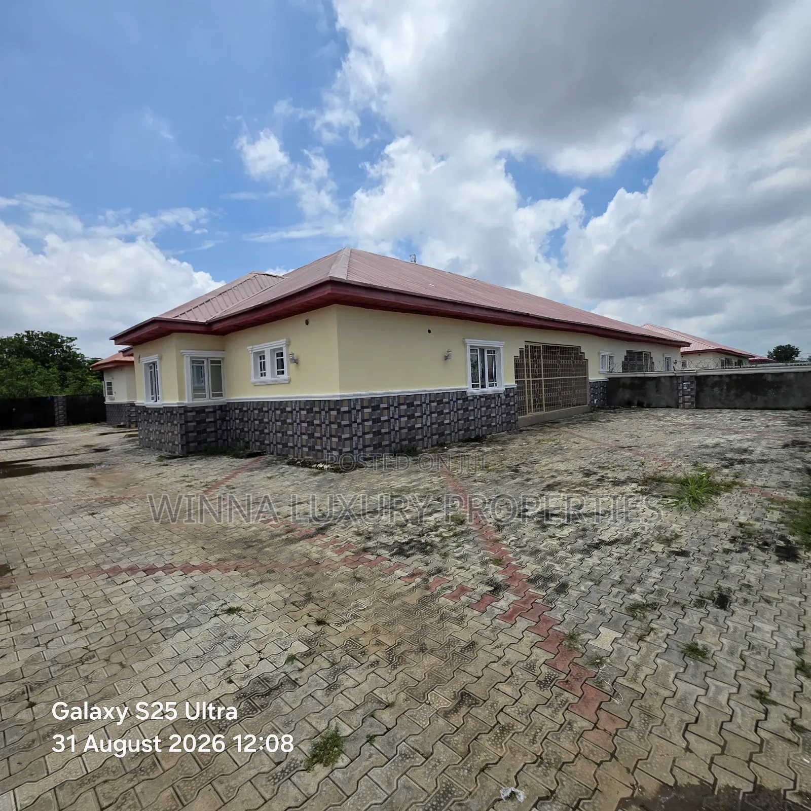 3bdrm Bungalow in Oil Spring Estate, Lugbe District for rent