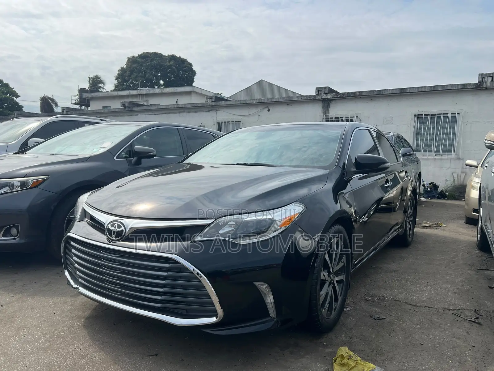 Toyota Avalon Limited 4dr Sedan (3.5L 6cyl 6A) 2015 Black