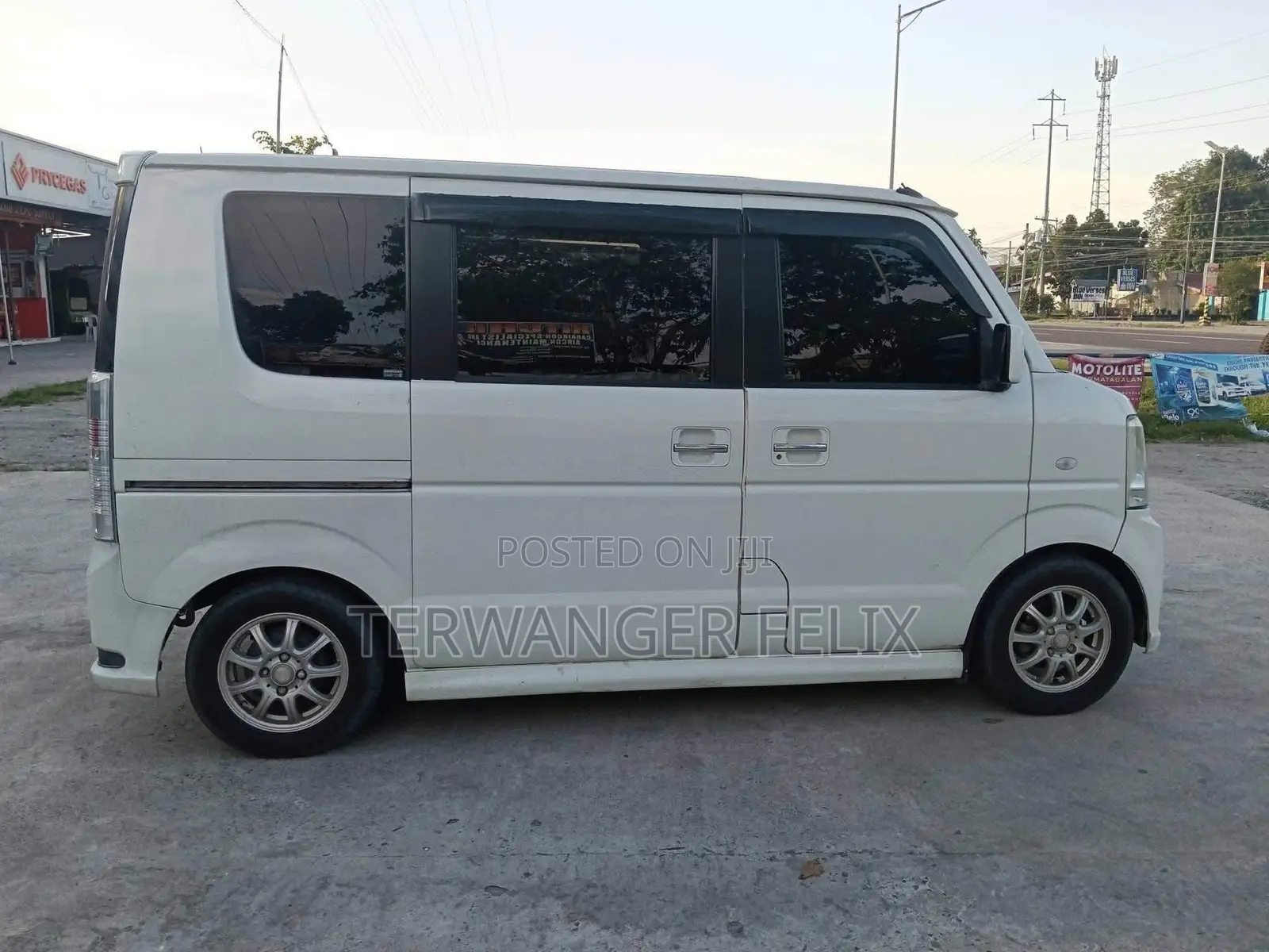 Suzuki Every 2012 White