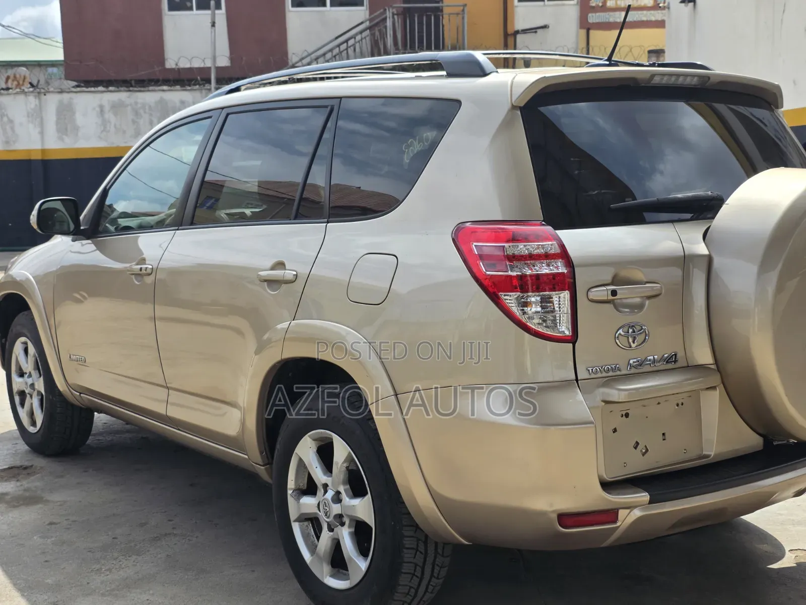 Toyota RAV4 2010 Gold