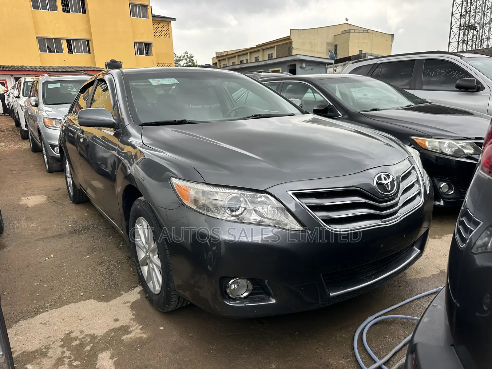 Toyota Camry XLE 4dr Sedan (2.5L 4cyl 6A) 2011 Gray