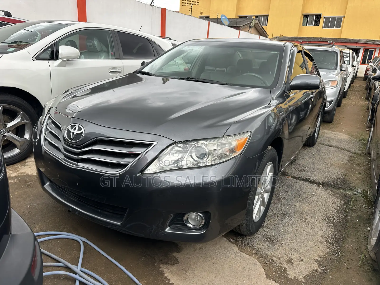 Toyota Camry XLE 4dr Sedan (2.5L 4cyl 6A) 2011 Gray