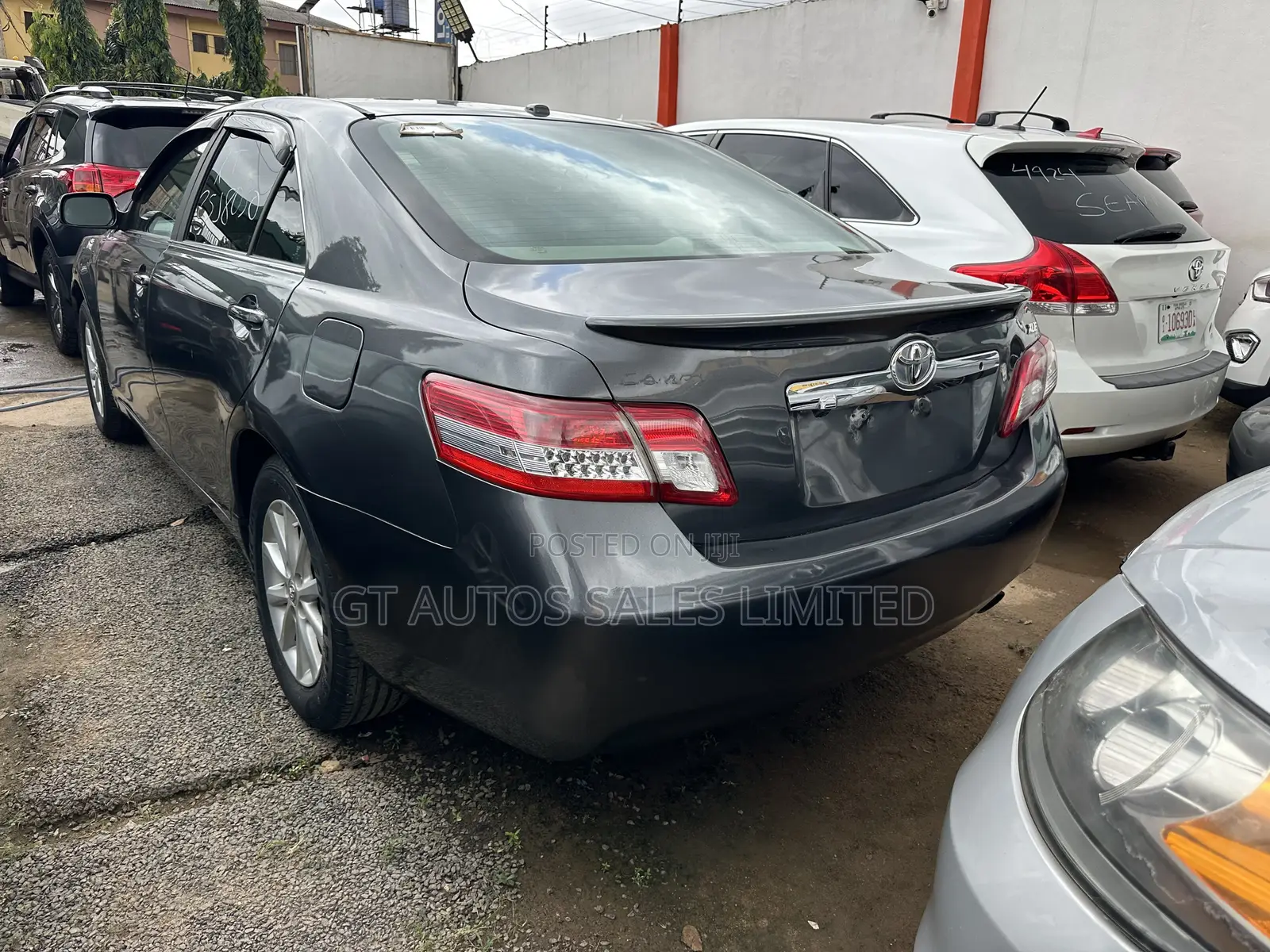 Toyota Camry XLE 4dr Sedan (2.5L 4cyl 6A) 2011 Gray