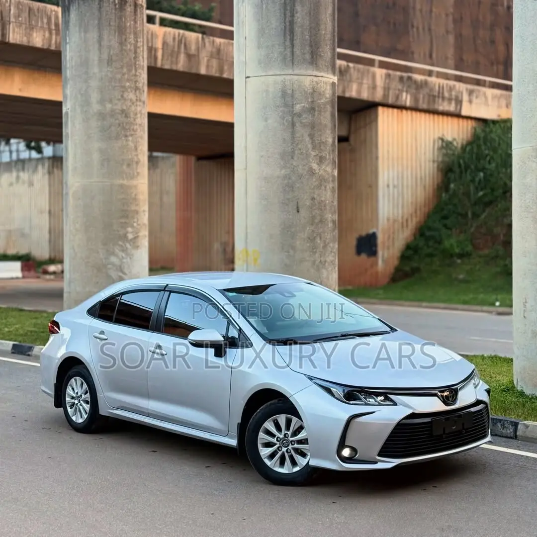 Toyota Corolla XLE 2021 Silver