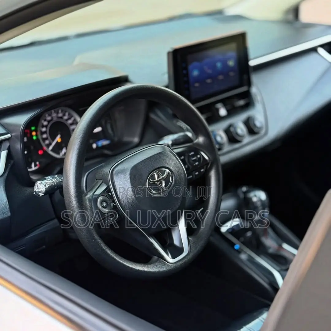 Toyota Corolla XLE 2021 Silver