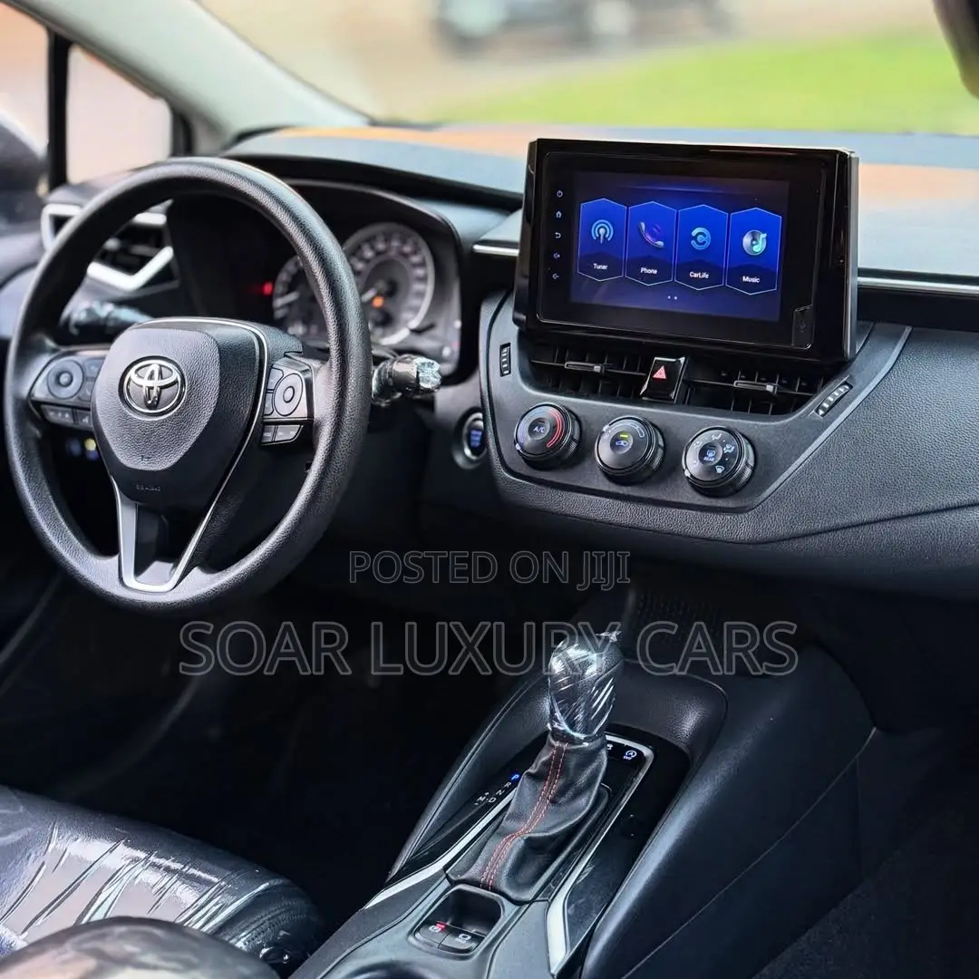 Toyota Corolla XLE 2021 Silver