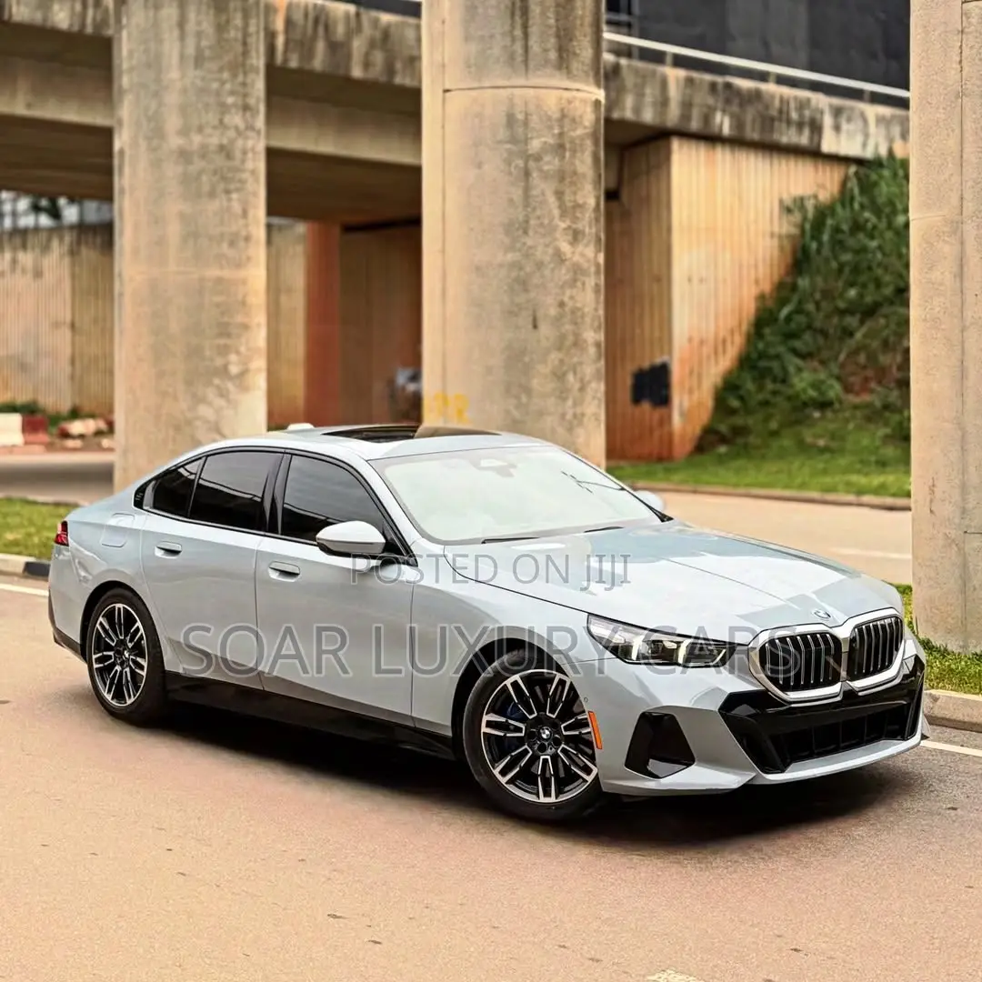 BMW 540i 2025 Gray