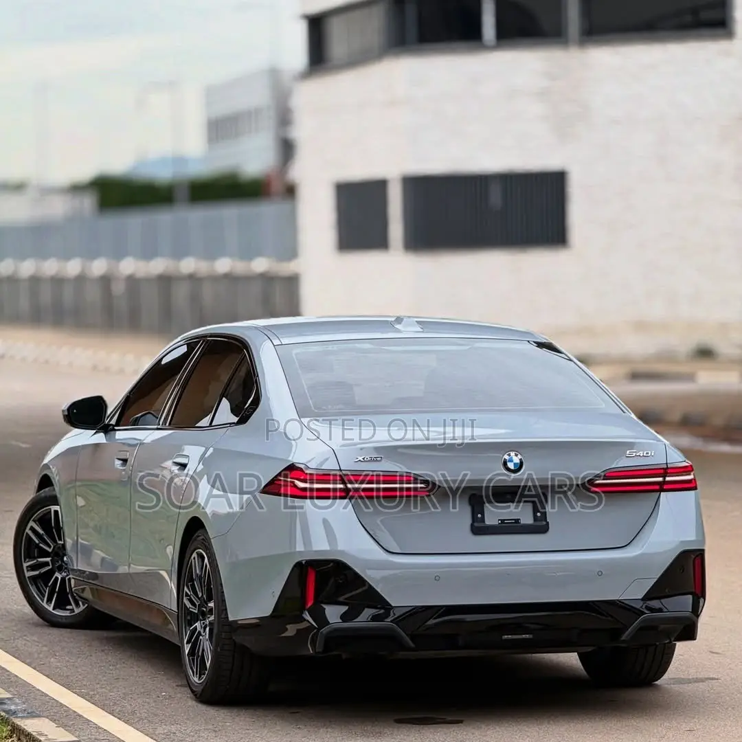 BMW 540i 2025 Gray