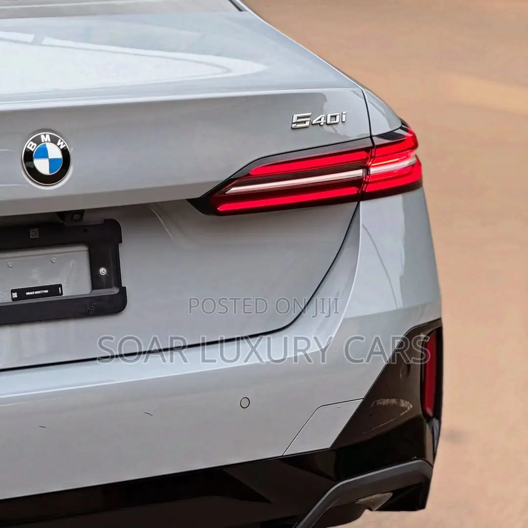 BMW 540i 2025 Gray