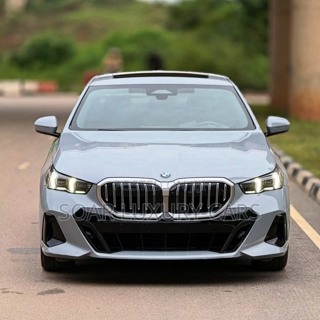 BMW 540i 2025 Gray