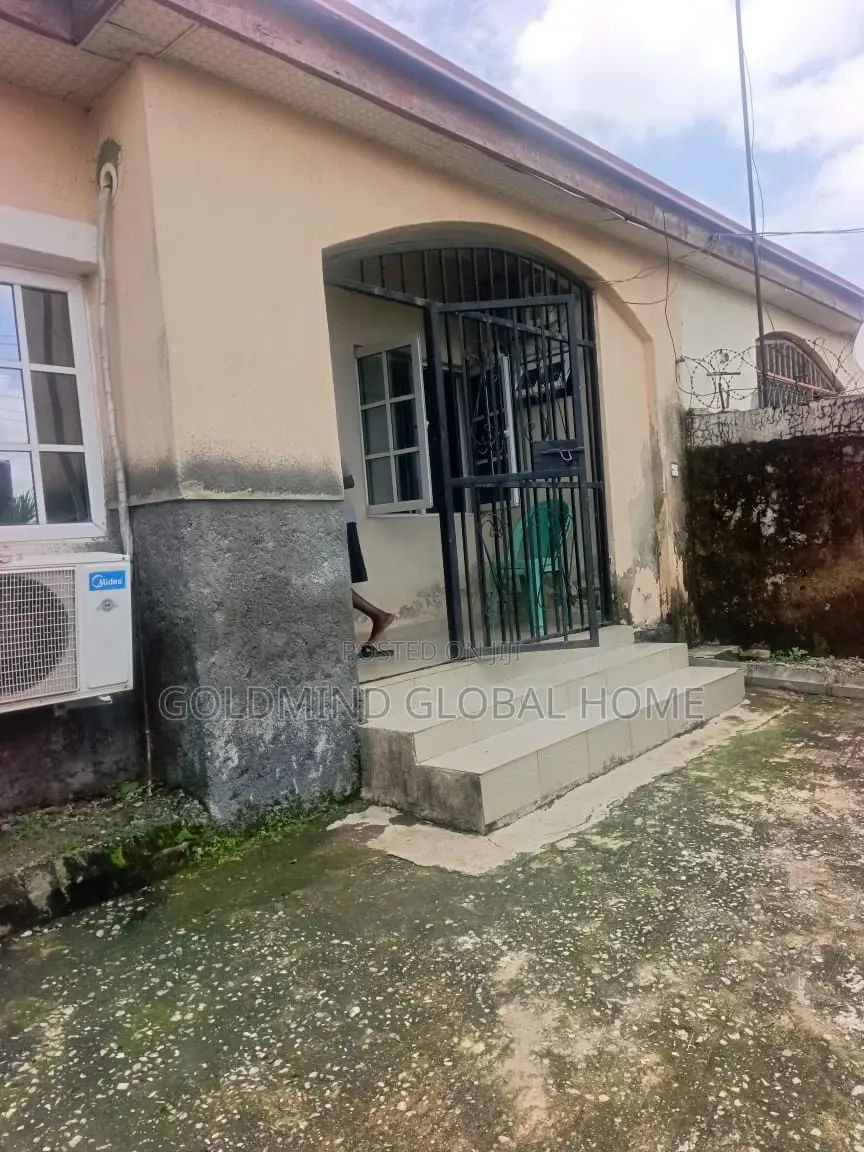 2bdrm Bungalow in Von Road, FHA for sale