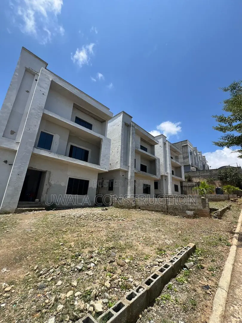 5bdrm Duplex in Guzape District for sale