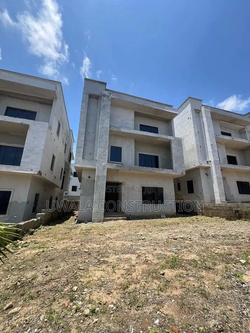 5bdrm Duplex in Guzape District for sale