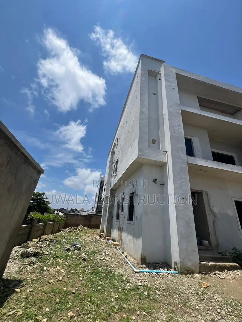 5bdrm Duplex in Guzape District for sale