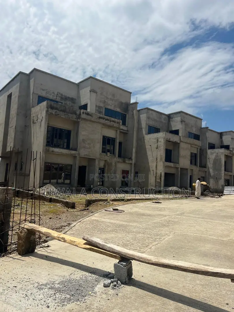 5bdrm Duplex in Guzape District for sale