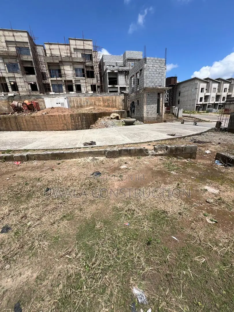 5bdrm Duplex in Guzape District for sale