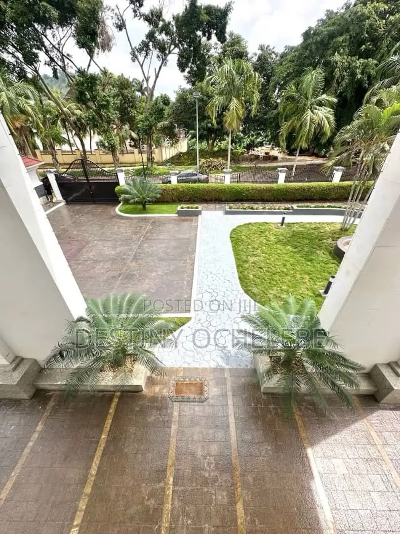 5bdrm Duplex in Apo Legislative, for sale