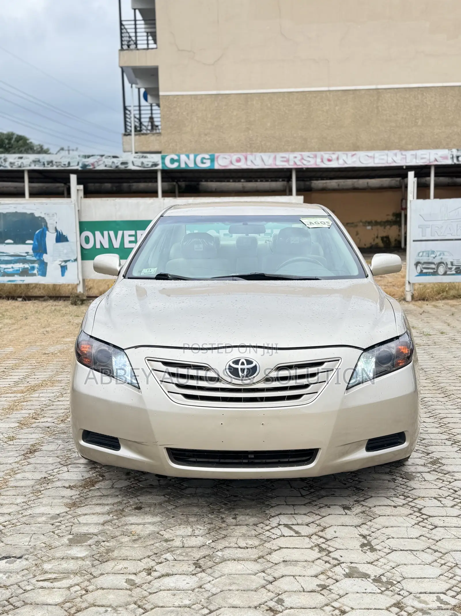 Toyota Camry LE V6 4dr Sedan (3.5L 6cyl 6AM) 2009 Gold