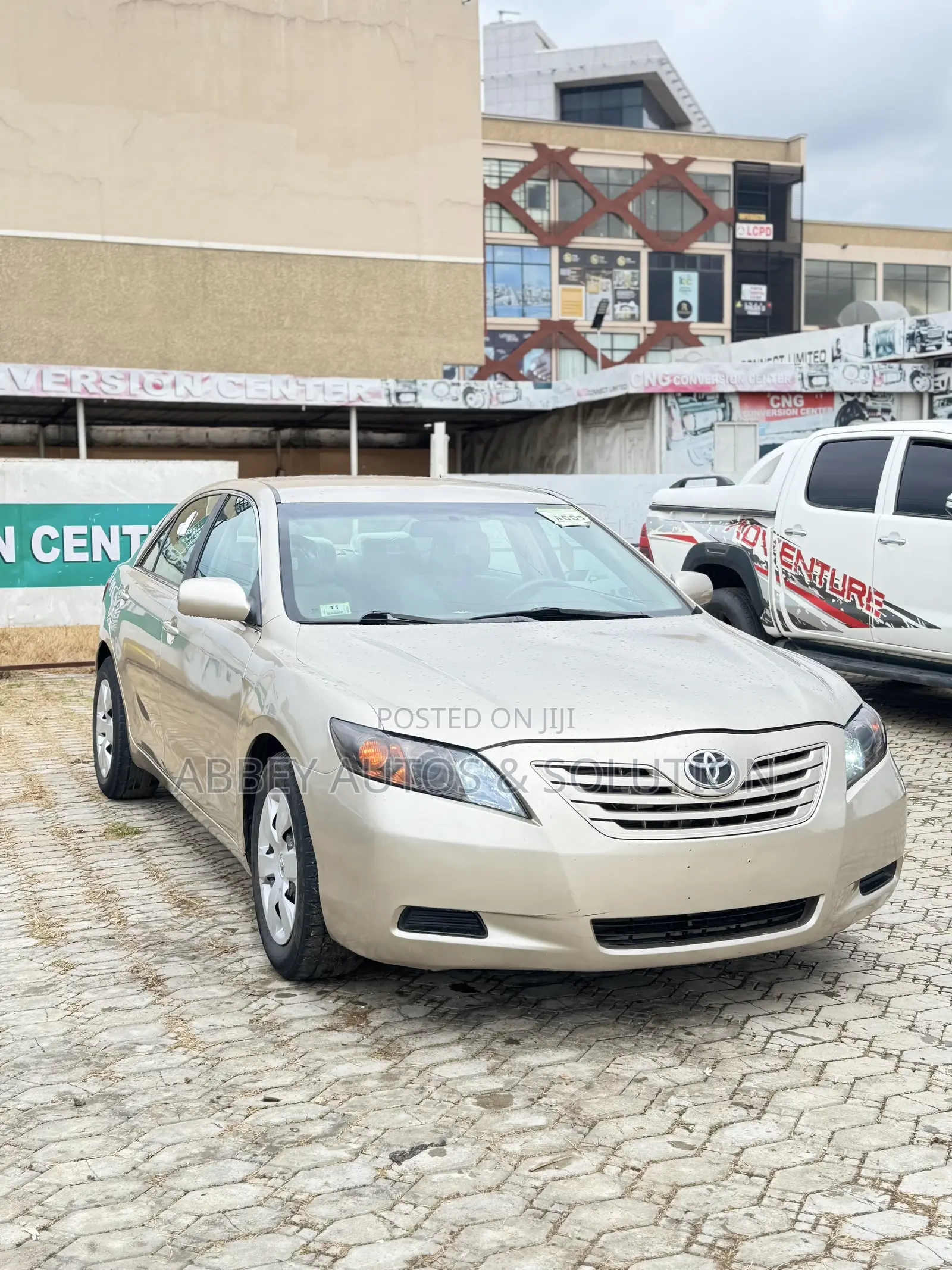 Toyota Camry LE V6 4dr Sedan (3.5L 6cyl 6AM) 2009 Gold