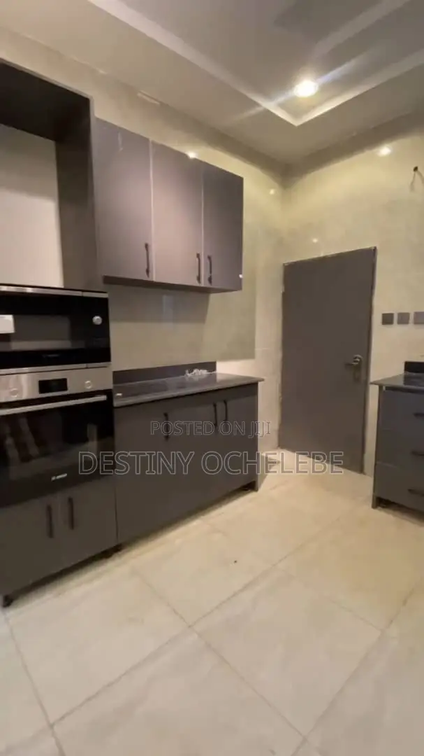 5bdrm Duplex in Idu for sale