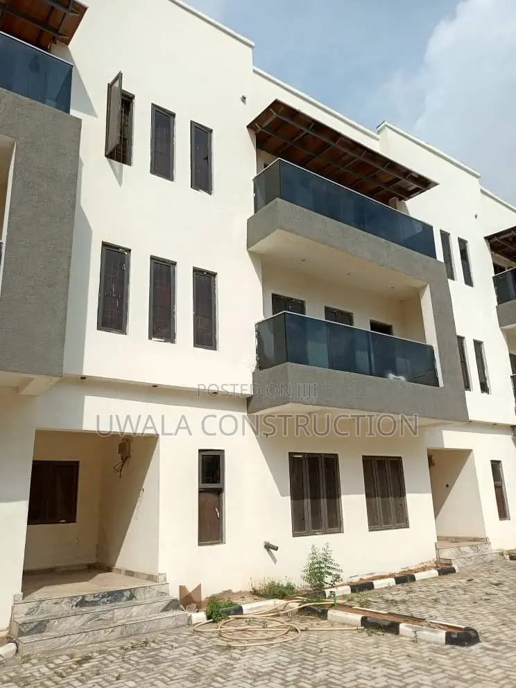 5bdrm Duplex in Mabushi for sale