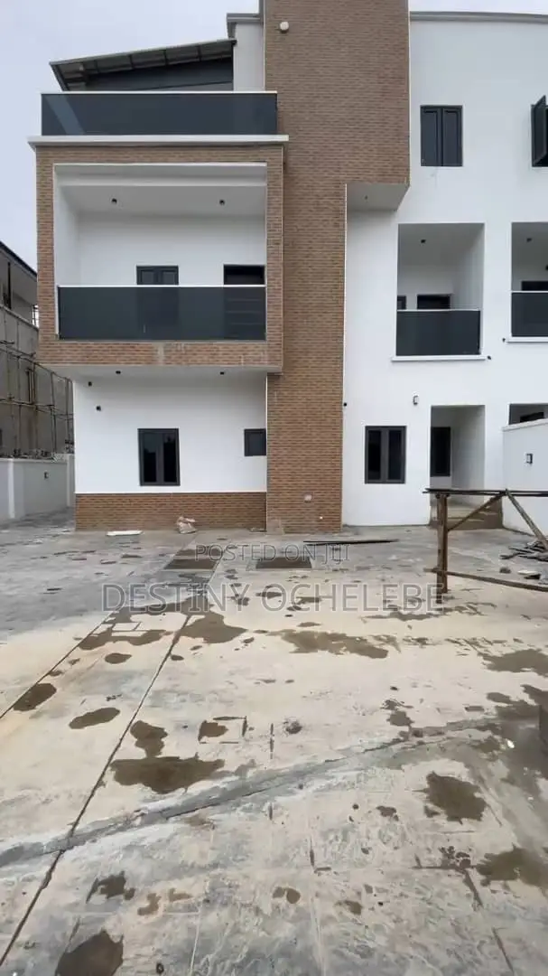 5bdrm Duplex in Idu for sale