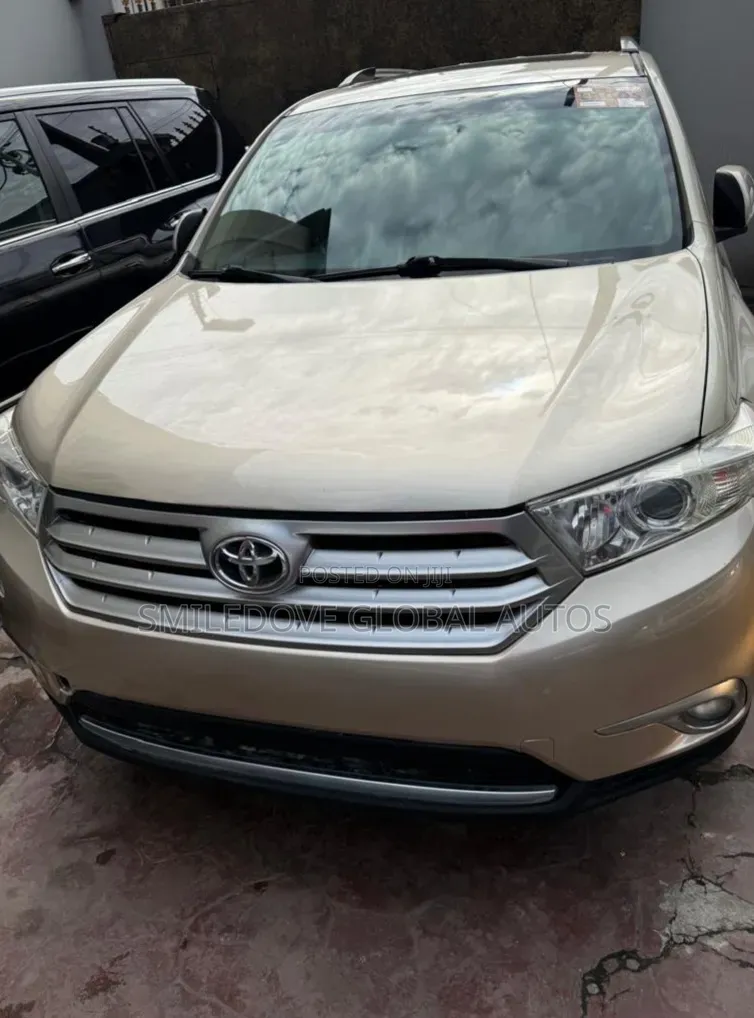 Toyota Highlander 2011 Gold