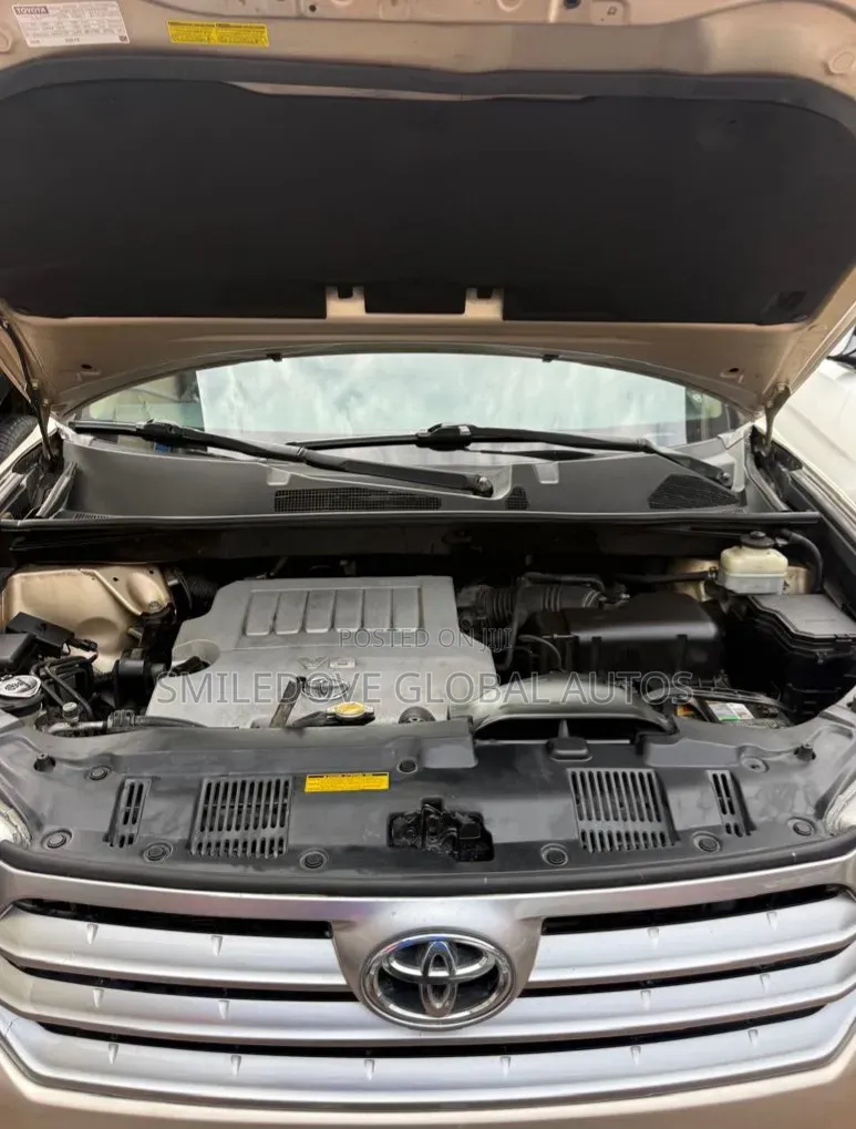 Toyota Highlander 2011 Gold