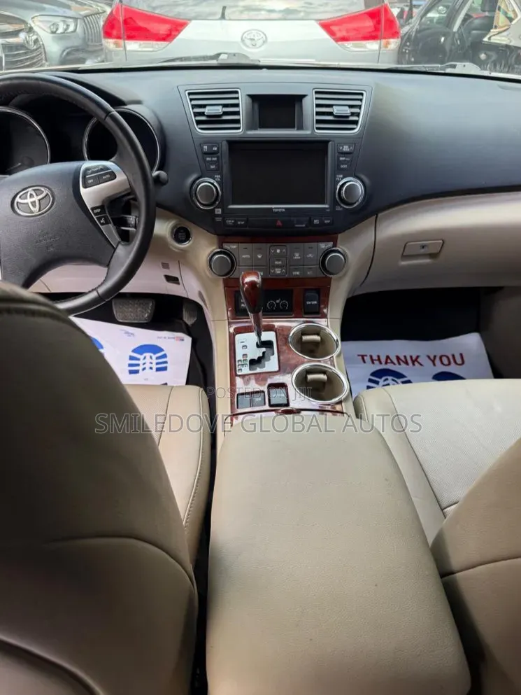 Toyota Highlander 2011 Gold