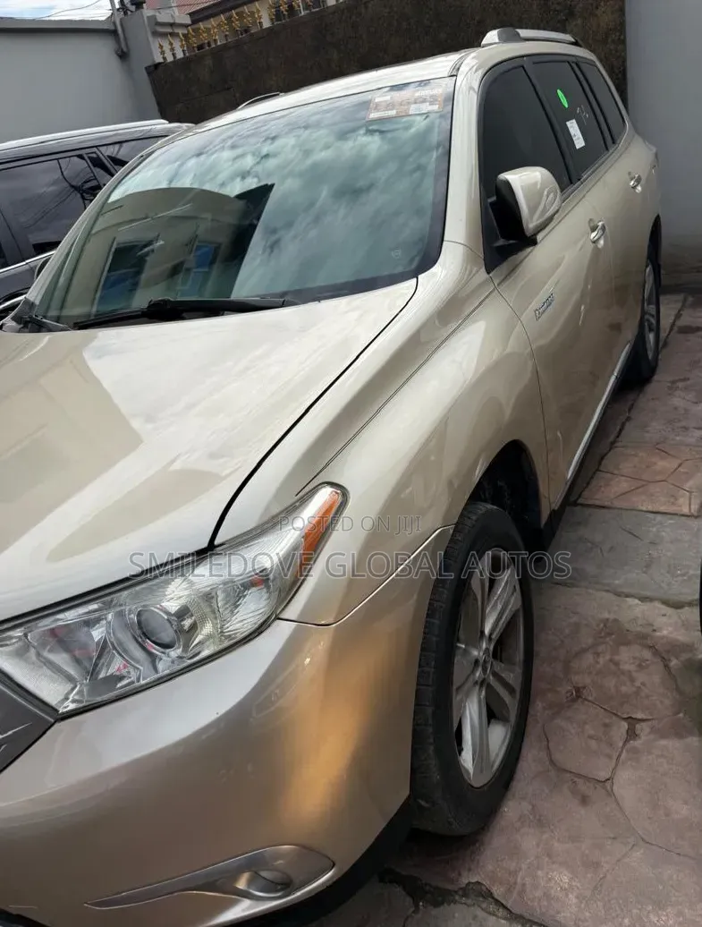 Toyota Highlander 2011 Gold