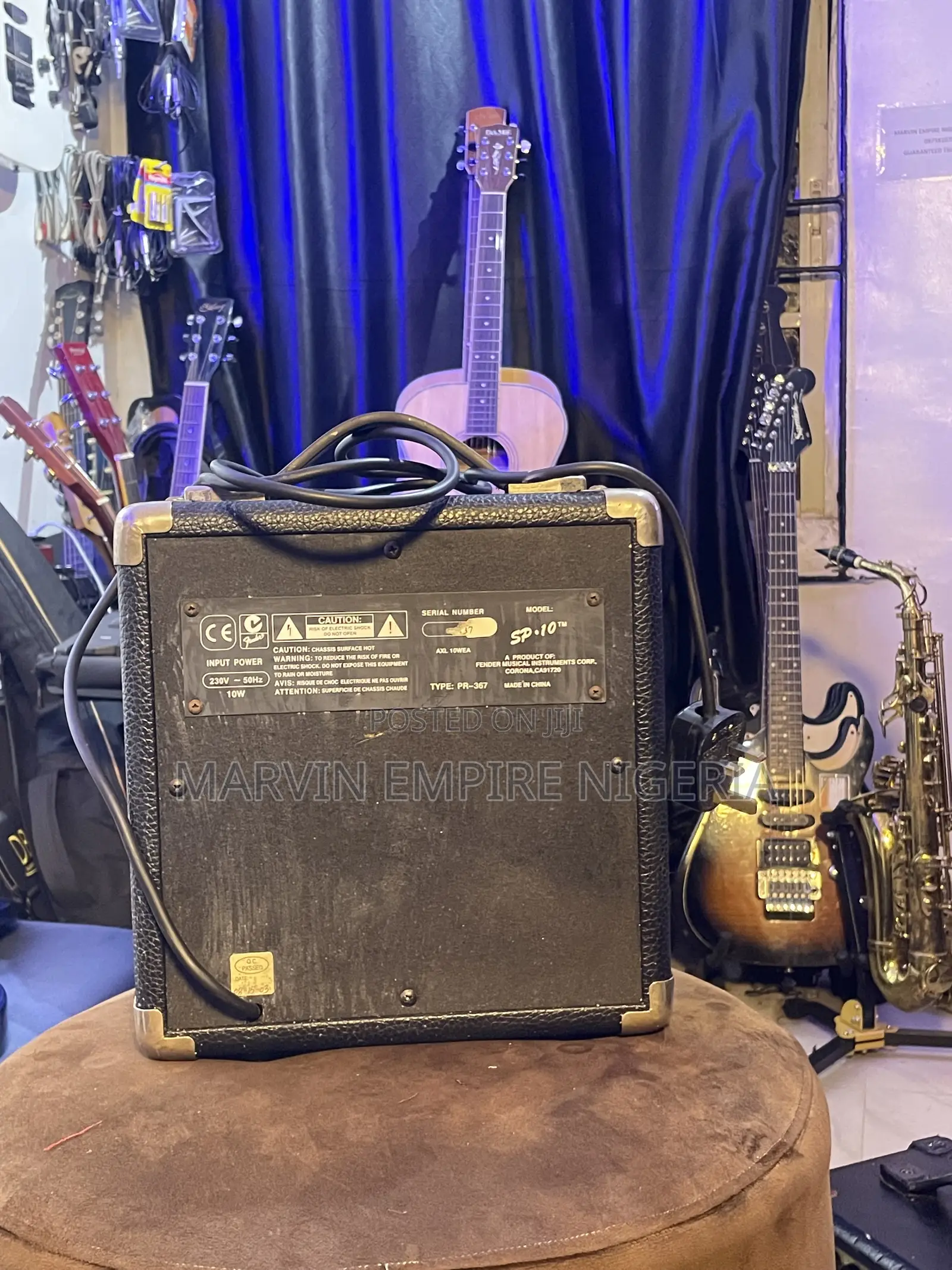 Squier Sp-10 POWER Guitar Amplifier by Fender