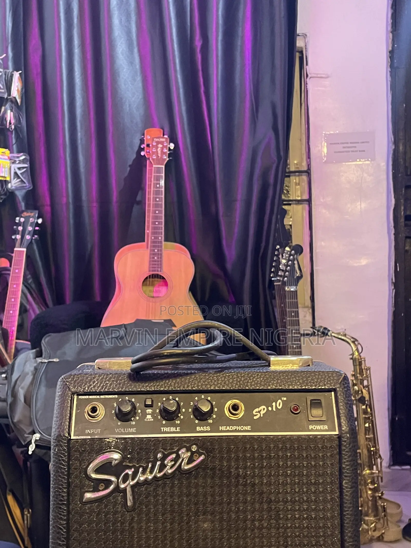 Squier Sp-10 POWER Guitar Amplifier by Fender