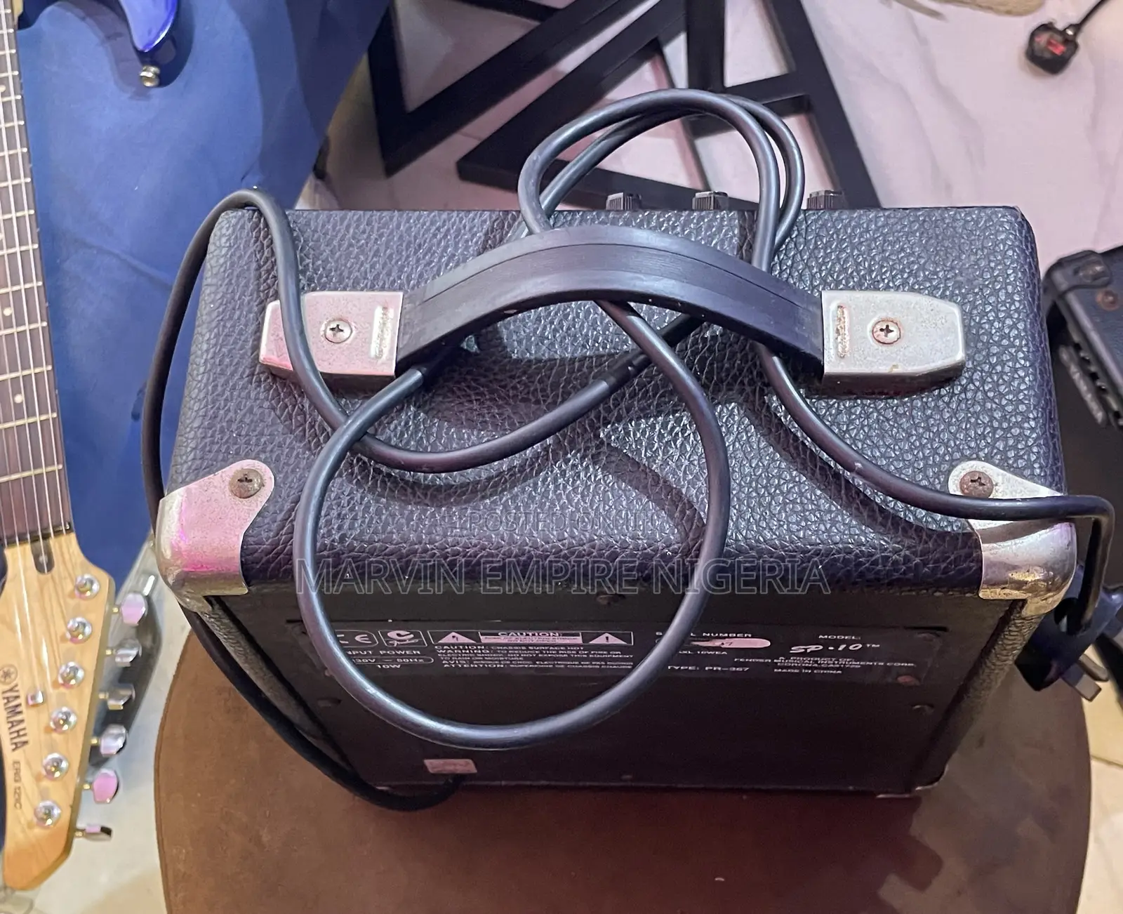 Squier Sp-10 POWER Guitar Amplifier by Fender