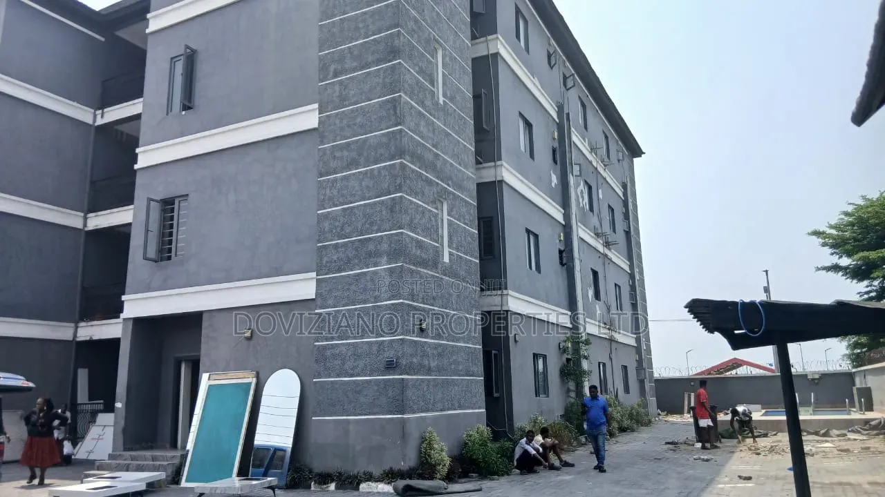 3bdrm Block of Flats in Lekki Phase 1 for rent
