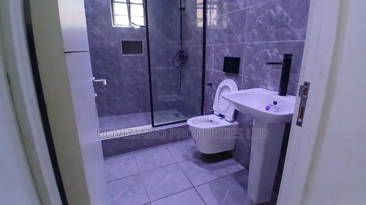 3bdrm Block of Flats in Lekki Phase 1 for rent