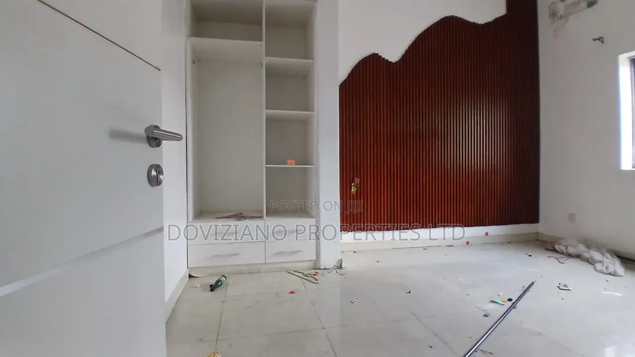 3bdrm Block of Flats in Lekki Phase 1 for rent