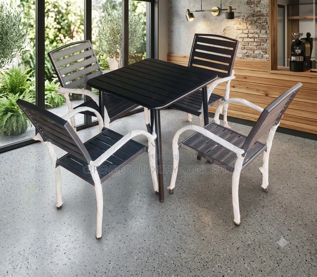 Outdoor Four Seaters Table and Chair for Bar/Restaurants Etc