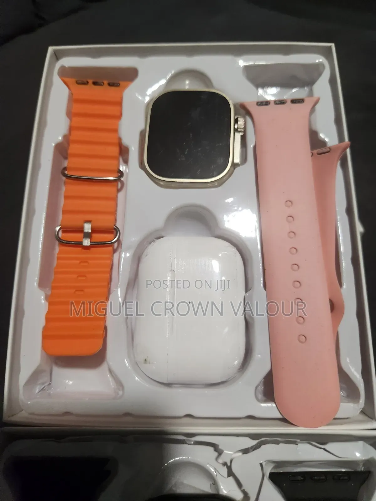 I9 Ultra Smartwatch (1 Smartwatch, 2 Straps, 1 Airpod Pro)