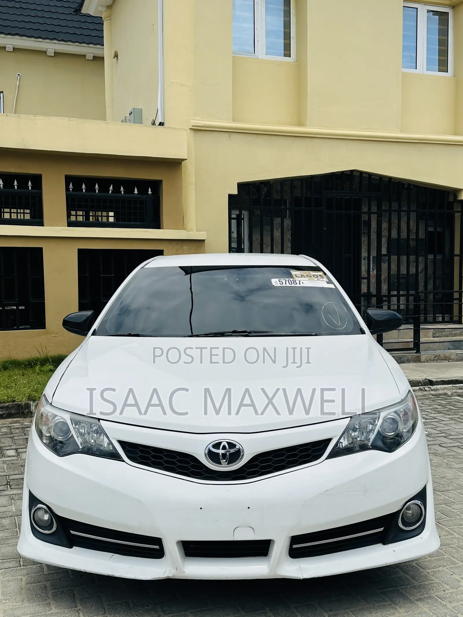 Toyota Camry SE 4dr Sedan (2.5L 4cyl 6A) 2012 White