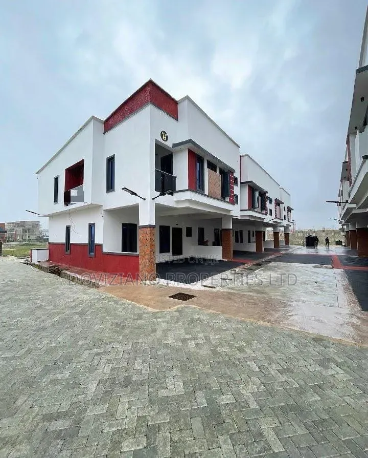 4bdrm Duplex in Ikota for sale